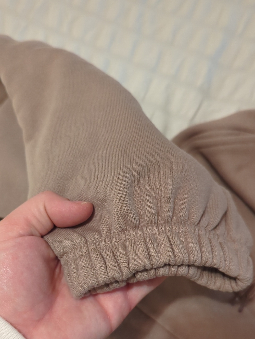 ALO Yoga Accolade Jogger Sweatpants Taupe - Picture 8 of 8